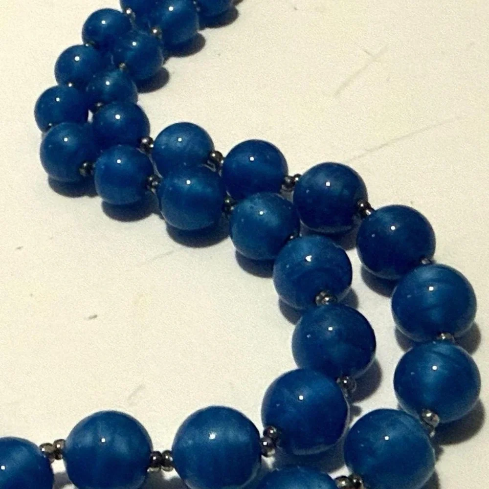 Lovely VTG blue‎ glass beaded necklace approx. 16